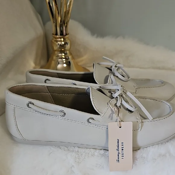 NWT! Tommy Bahama Women's Cream Moccasins - Picture 7 of 16